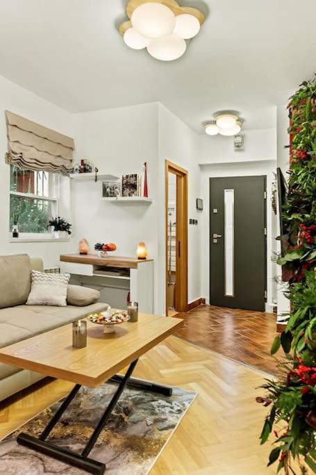 Casa De Povesti - Calea Victoriei Appartement Boekarest Buitenkant foto