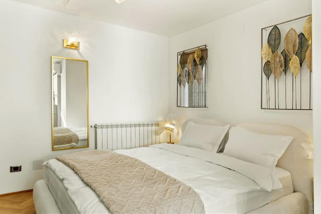 Casa De Povesti - Calea Victoriei Appartement Boekarest Buitenkant foto