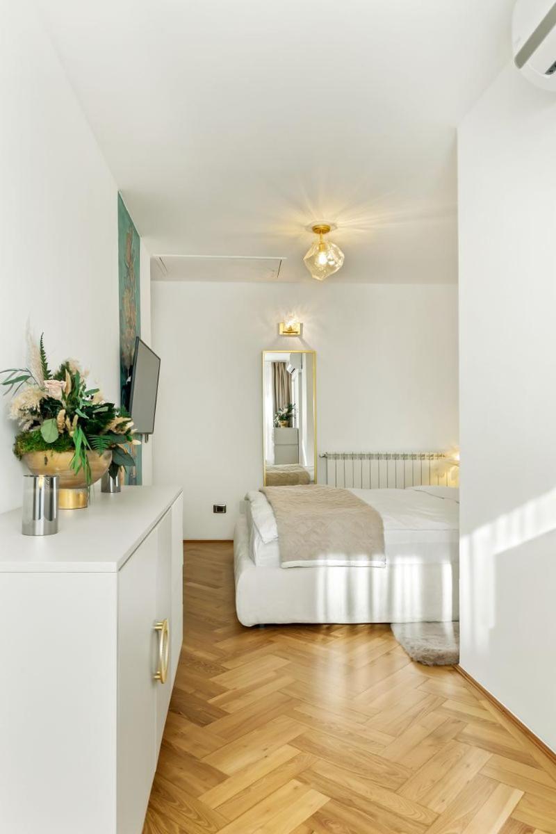 Casa De Povesti - Calea Victoriei Appartement Boekarest Buitenkant foto