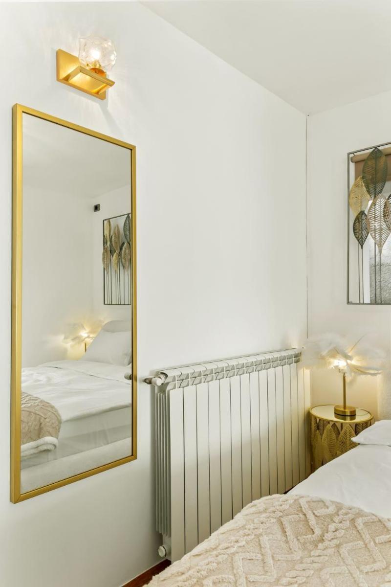 Casa De Povesti - Calea Victoriei Appartement Boekarest Buitenkant foto