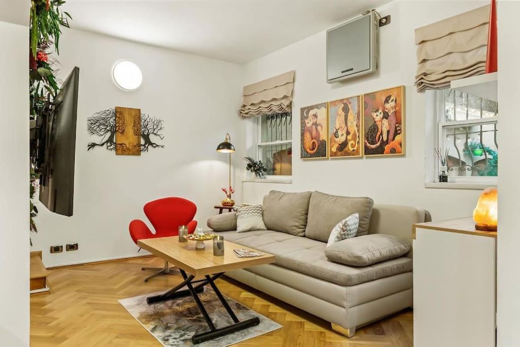 Casa De Povesti - Calea Victoriei Appartement Boekarest Buitenkant foto