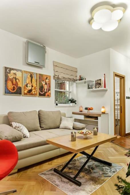 Casa De Povesti - Calea Victoriei Appartement Boekarest Buitenkant foto